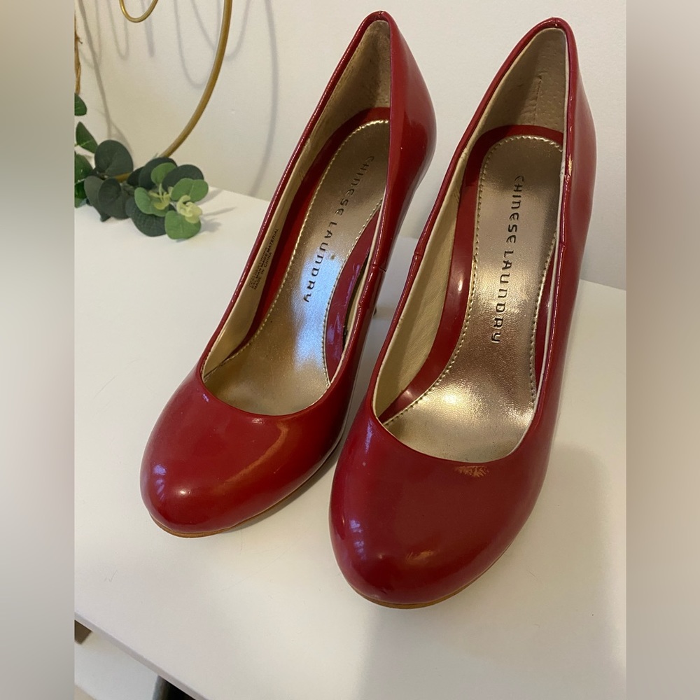 Glossy Shiny Red Chinese Laundry Pumps